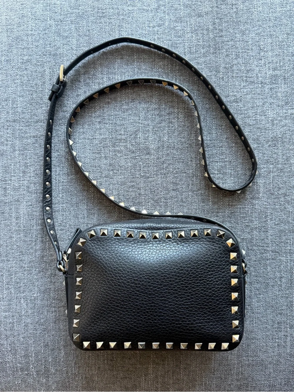 Valentino Garavani compact valentino